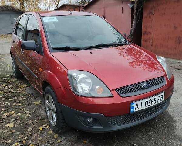 Красный Форд Фиеста, объемом двигателя 1.39 л и пробегом 134 тыс. км за 4200 $, фото 1 на Automoto.ua