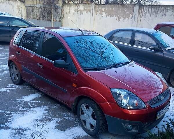 Червоний Форд Фієста, об'ємом двигуна 1.4 л та пробігом 180 тис. км за 3200 $, фото 1 на Automoto.ua
