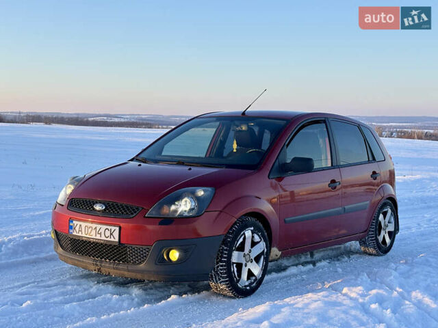 Красный Форд Фиеста, объемом двигателя 1.4 л и пробегом 289 тыс. км за 3900 $, фото 1 на Automoto.ua