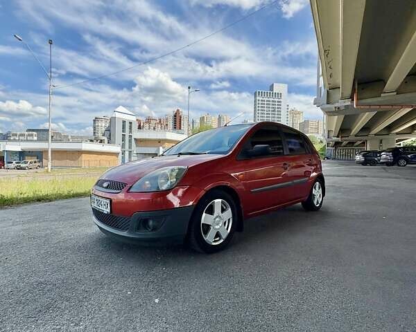 Червоний Форд Фієста, об'ємом двигуна 1.39 л та пробігом 200 тис. км за 4300 $, фото 1 на Automoto.ua