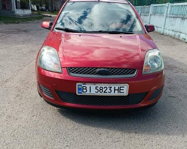 Красный Форд Фиеста, объемом двигателя 1.4 л и пробегом 230 тыс. км за 4200 $, фото 1 на Automoto.ua