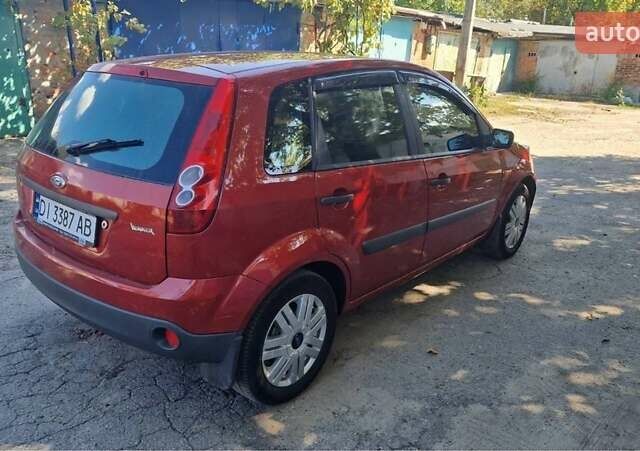 Червоний Форд Фієста, об'ємом двигуна 1.4 л та пробігом 251 тис. км за 4200 $, фото 1 на Automoto.ua