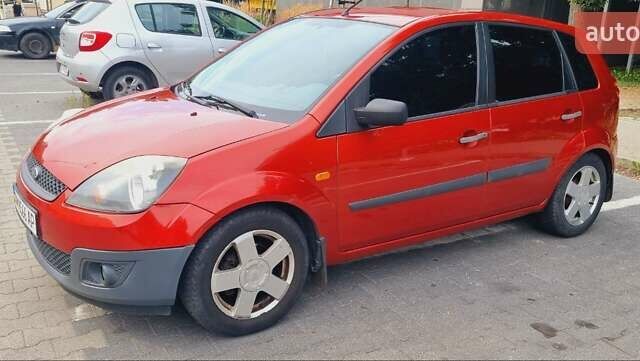 Красный Форд Фиеста, объемом двигателя 1.4 л и пробегом 120 тыс. км за 4250 $, фото 1 на Automoto.ua