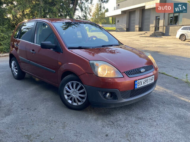 Красный Форд Фиеста, объемом двигателя 1.39 л и пробегом 189 тыс. км за 3900 $, фото 1 на Automoto.ua