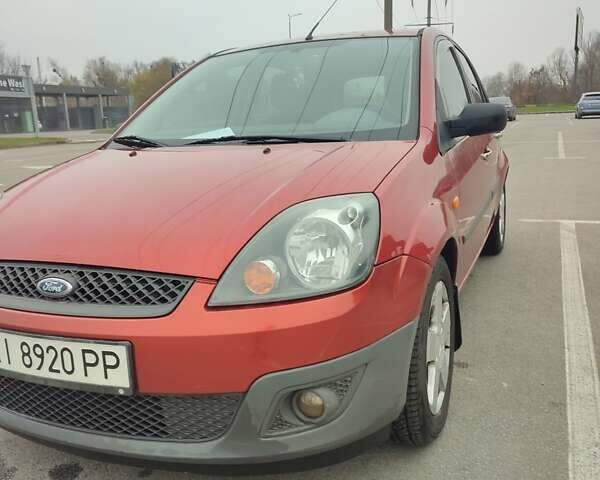 Красный Форд Фиеста, объемом двигателя 1.4 л и пробегом 170 тыс. км за 4100 $, фото 1 на Automoto.ua
