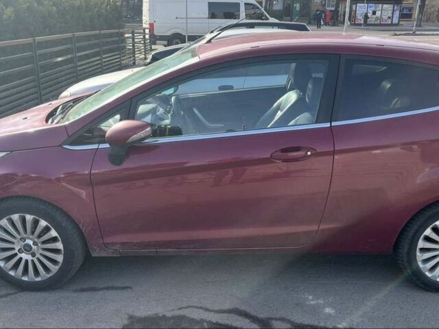 Червоний Форд Фієста, об'ємом двигуна 1.4 л та пробігом 335 тис. км за 5500 $, фото 1 на Automoto.ua