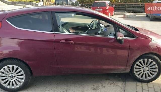 Червоний Форд Фієста, об'ємом двигуна 1.4 л та пробігом 335 тис. км за 5500 $, фото 1 на Automoto.ua