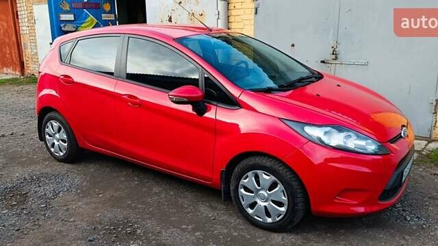 Червоний Форд Фієста, об'ємом двигуна 1.39 л та пробігом 152 тис. км за 7150 $, фото 1 на Automoto.ua
