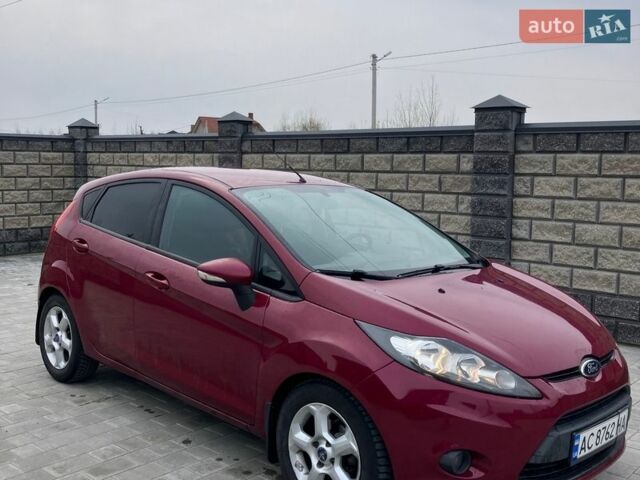 Червоний Форд Фієста, об'ємом двигуна 1.39 л та пробігом 147 тис. км за 6250 $, фото 1 на Automoto.ua