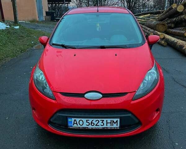 Красный Форд Фиеста, объемом двигателя 1.24 л и пробегом 110 тыс. км за 5199 $, фото 1 на Automoto.ua