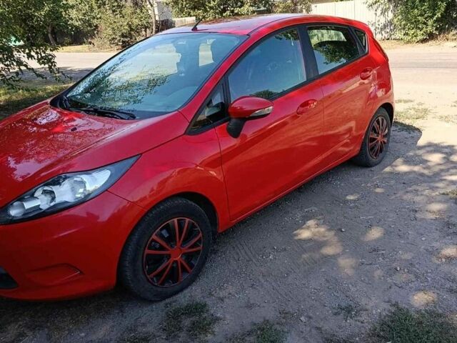 Красный Форд Фиеста, объемом двигателя 1.2 л и пробегом 152 тыс. км за 5950 $, фото 1 на Automoto.ua