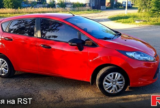 Красный Форд Фиеста, объемом двигателя 1.2 л и пробегом 128 тыс. км за 4950 $, фото 1 на Automoto.ua