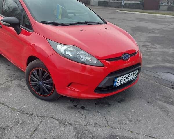 Красный Форд Фиеста, объемом двигателя 1.24 л и пробегом 121 тыс. км за 5800 $, фото 1 на Automoto.ua