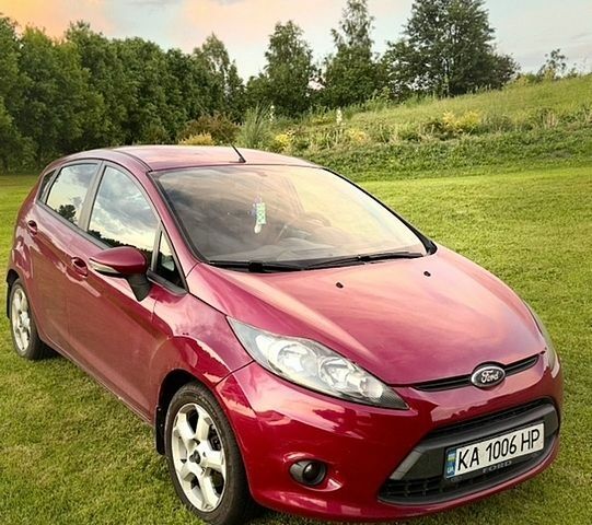 Красный Форд Фиеста, объемом двигателя 1.39 л и пробегом 149 тыс. км за 6600 $, фото 1 на Automoto.ua
