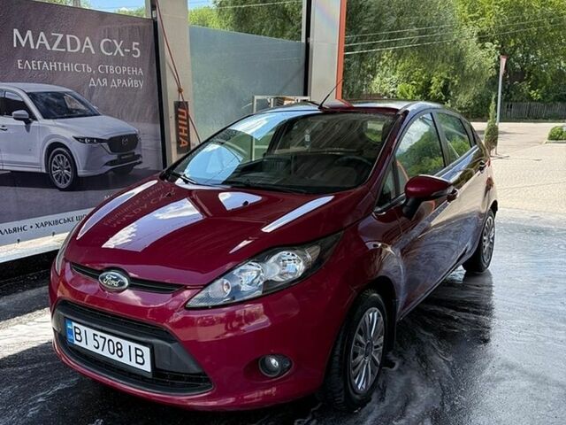Червоний Форд Фієста, об'ємом двигуна 1.4 л та пробігом 97 тис. км за 6800 $, фото 1 на Automoto.ua