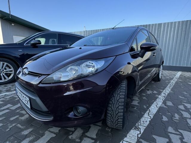 Красный Форд Фиеста, объемом двигателя 1.4 л и пробегом 147 тыс. км за 5000 $, фото 1 на Automoto.ua