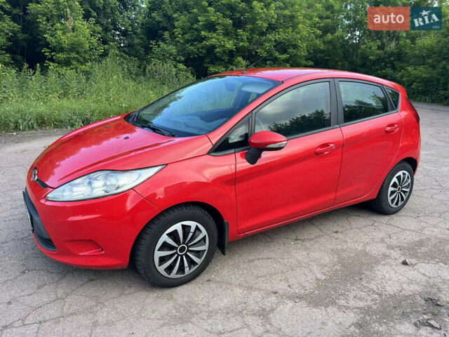 Красный Форд Фиеста, объемом двигателя 1.24 л и пробегом 255 тыс. км за 5500 $, фото 1 на Automoto.ua