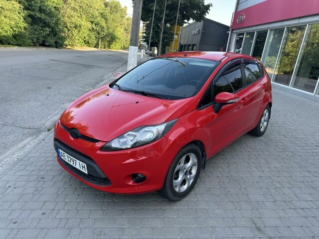 Красный Форд Фиеста, объемом двигателя 1.2 л и пробегом 153 тыс. км за 5500 $, фото 1 на Automoto.ua