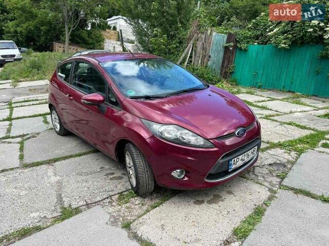 Красный Форд Фиеста, объемом двигателя 1.2 л и пробегом 160 тыс. км за 4600 $, фото 1 на Automoto.ua