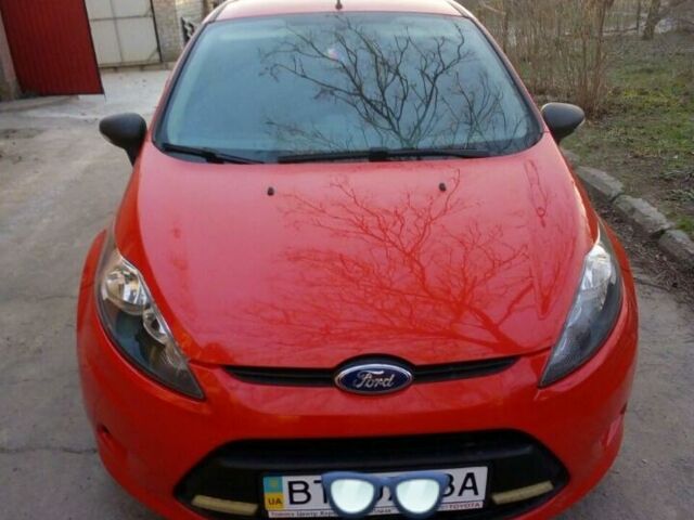 Червоний Форд Фієста, об'ємом двигуна 1.2 л та пробігом 125 тис. км за 5500 $, фото 1 на Automoto.ua