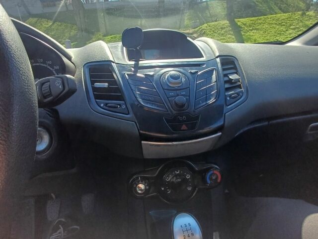 Красный Форд Фиеста, объемом двигателя 1.25 л и пробегом 147 тыс. км за 4700 $, фото 1 на Automoto.ua