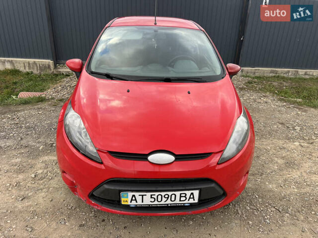 Червоний Форд Фієста, об'ємом двигуна 1.25 л та пробігом 205 тис. км за 2900 $, фото 1 на Automoto.ua