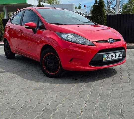 Червоний Форд Фієста, об'ємом двигуна 1.24 л та пробігом 112 тис. км за 5800 $, фото 1 на Automoto.ua