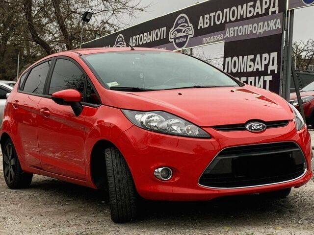 Красный Форд Фиеста, объемом двигателя 13 л и пробегом 50 тыс. км за 5900 $, фото 1 на Automoto.ua