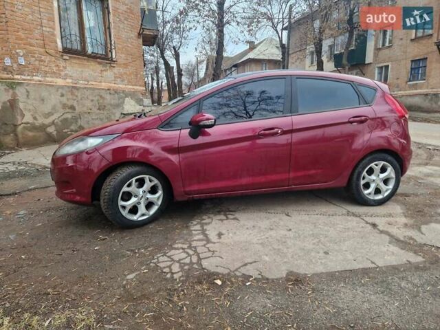 Красный Форд Фиеста, объемом двигателя 1.4 л и пробегом 160 тыс. км за 5800 $, фото 1 на Automoto.ua