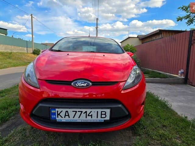 Червоний Форд Фієста, об'ємом двигуна 1.39 л та пробігом 122 тис. км за 6500 $, фото 1 на Automoto.ua