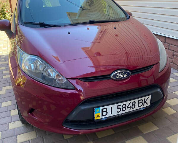 Форд Фиеста 2011 в Кременчуге на Automoto.ua Красный Форд Фиеста, объемом двигателя 1.4 л и пробегом 114 тыс. км за 7800 $, фото 1 на Automoto.ua