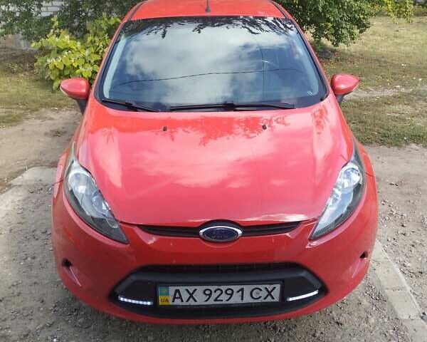 Червоний Форд Фієста, об'ємом двигуна 1.24 л та пробігом 62 тис. км за 6250 $, фото 1 на Automoto.ua