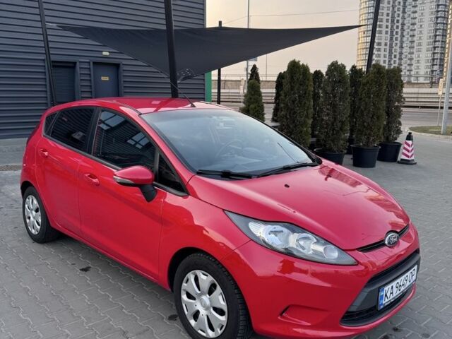 Червоний Форд Фієста, об'ємом двигуна 1.4 л та пробігом 75 тис. км за 6990 $, фото 1 на Automoto.ua