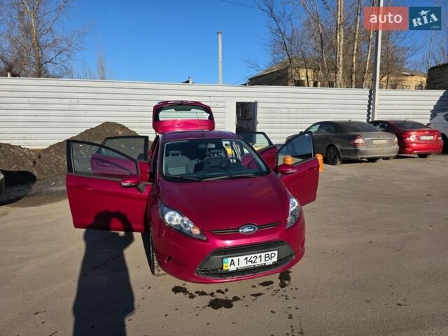 Червоний Форд Фієста, об'ємом двигуна 1.4 л та пробігом 59 тис. км за 8650 $, фото 1 на Automoto.ua