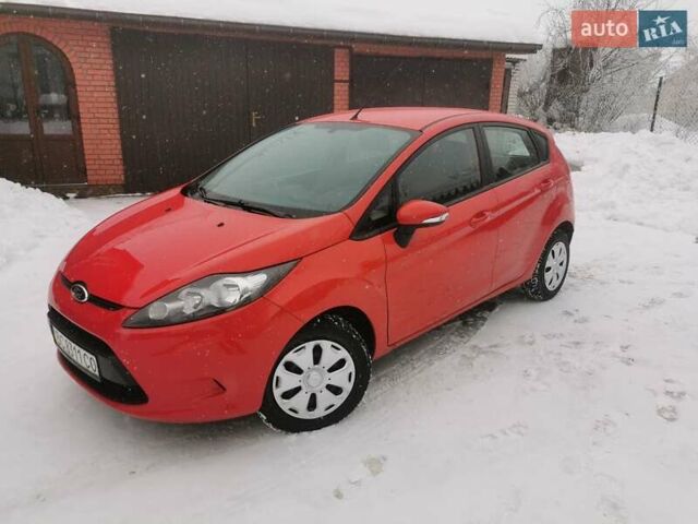 Червоний Форд Фієста, об'ємом двигуна 1.39 л та пробігом 33 тис. км за 7600 $, фото 1 на Automoto.ua