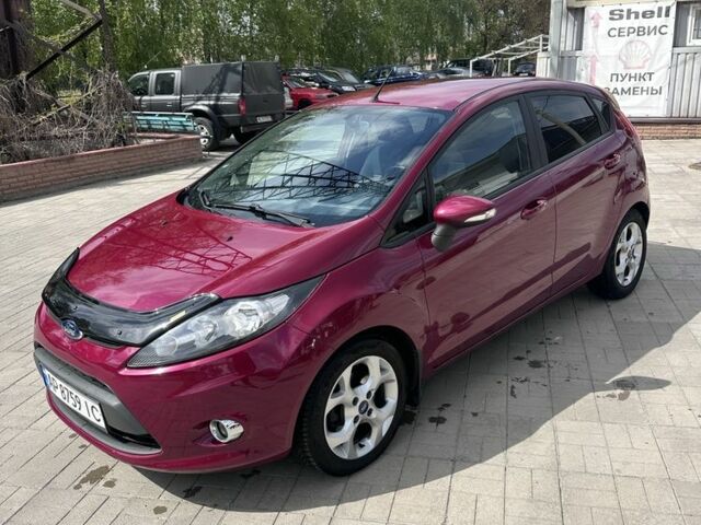 Красный Форд Фиеста, объемом двигателя 1.4 л и пробегом 176 тыс. км за 6700 $, фото 1 на Automoto.ua