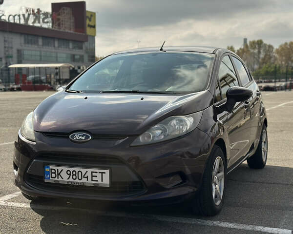 Форд Фієста 2011 у Києві на Automoto.ua Червоний Форд Фієста, об'ємом двигуна 1.24 л та пробігом 170 тис. км за 5500 $, фото 1 на Automoto.ua