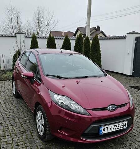 Червоний Форд Фієста, об'ємом двигуна 1.4 л та пробігом 156 тис. км за 7000 $, фото 1 на Automoto.ua