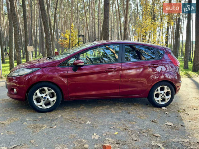 Форд Фиеста 2011 в Киеве на Automoto.ua Красный Форд Фиеста, объемом двигателя 1.4 л и пробегом 157 тыс. км за 6600 $, фото 1 на Automoto.ua