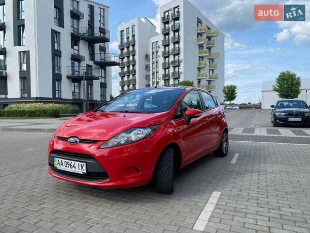 Красный Форд Фиеста, объемом двигателя 1.4 л и пробегом 132 тыс. км за 6830 $, фото 1 на Automoto.ua