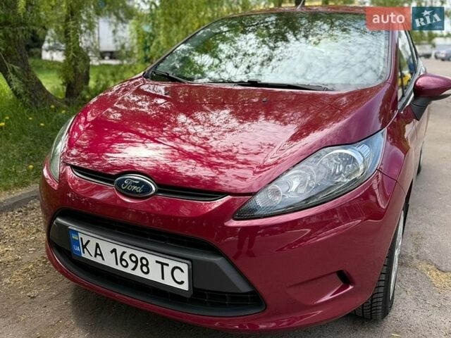 Красный Форд Фиеста, объемом двигателя 1.39 л и пробегом 49 тыс. км за 8200 $, фото 1 на Automoto.ua