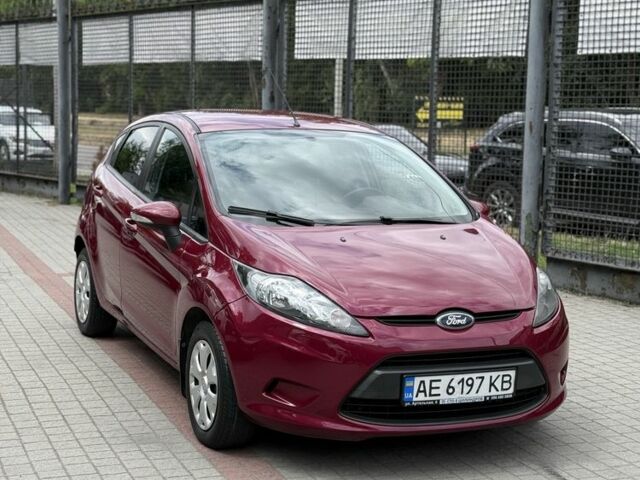 Червоний Форд Фієста, об'ємом двигуна 1.2 л та пробігом 98 тис. км за 5300 $, фото 1 на Automoto.ua