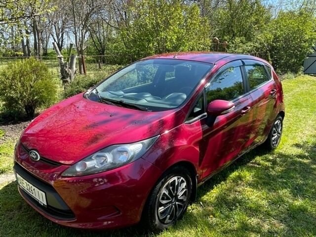 Красный Форд Фиеста, объемом двигателя 1.4 л и пробегом 130 тыс. км за 6500 $, фото 1 на Automoto.ua