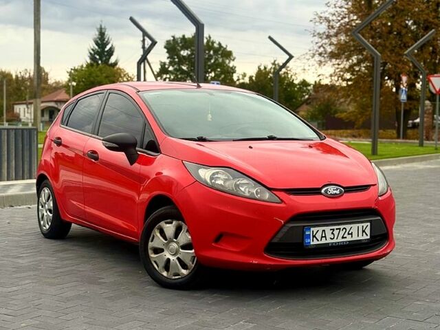 Червоний Форд Фієста, об'ємом двигуна 1.3 л та пробігом 211 тис. км за 4400 $, фото 1 на Automoto.ua