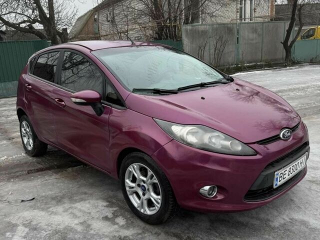 Красный Форд Фиеста, объемом двигателя 1.4 л и пробегом 300 тыс. км за 5000 $, фото 1 на Automoto.ua