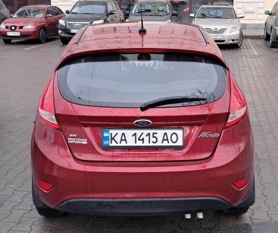 Красный Форд Фиеста, объемом двигателя 1.6 л и пробегом 156 тыс. км за 5600 $, фото 1 на Automoto.ua