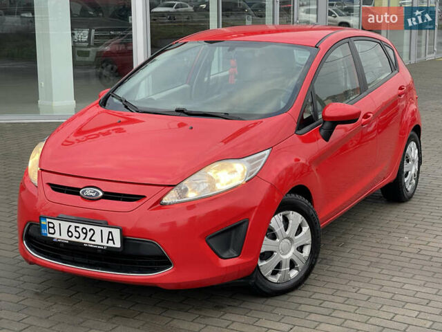 Красный Форд Фиеста, объемом двигателя 1.6 л и пробегом 237 тыс. км за 6500 $, фото 1 на Automoto.ua