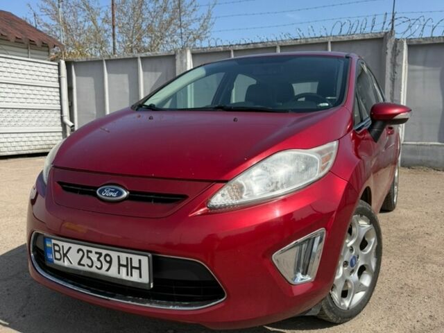 Красный Форд Фиеста, объемом двигателя 1.6 л и пробегом 241 тыс. км за 6700 $, фото 1 на Automoto.ua