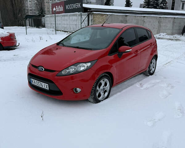 Червоний Форд Фієста, об'ємом двигуна 1.39 л та пробігом 125 тис. км за 7500 $, фото 1 на Automoto.ua