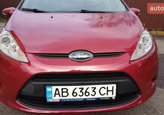 Красный Форд Фиеста, объемом двигателя 1.39 л и пробегом 118 тыс. км за 7000 $, фото 1 на Automoto.ua